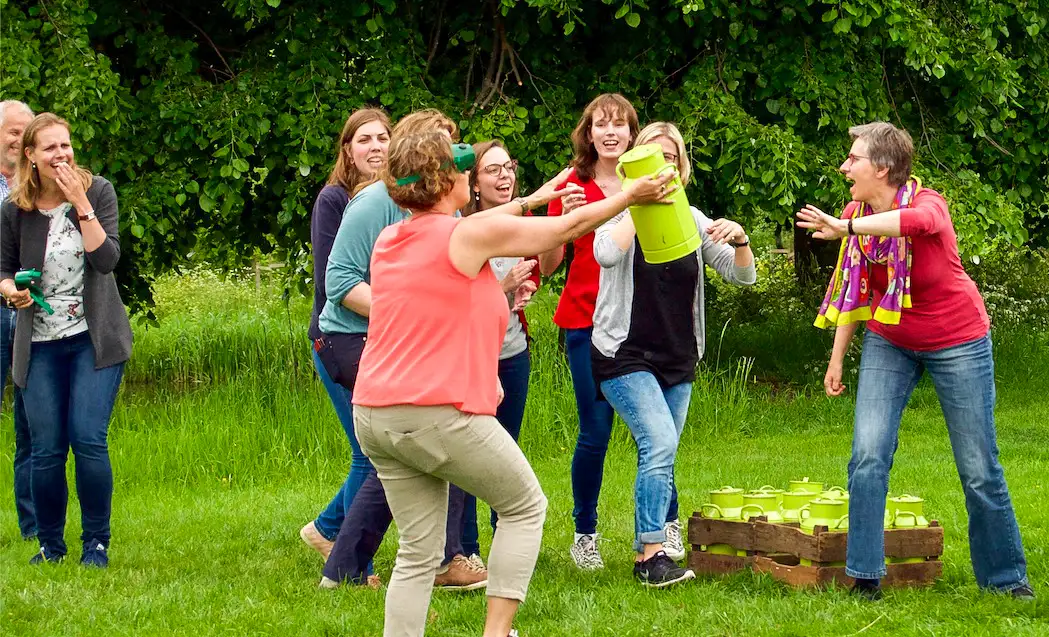 Waarom teamactiviteiten essentieel zijn voor een sterk en energiek team